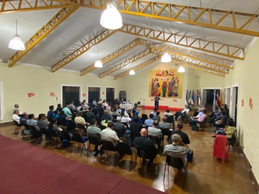 Who are the participants at Camex Synodal Meeting?